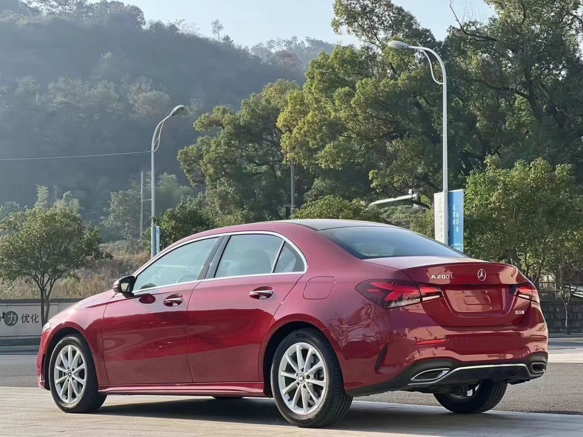 奔馳 奔馳A級(jí)  2019款 A 200 L 運(yùn)動(dòng)轎車圖片