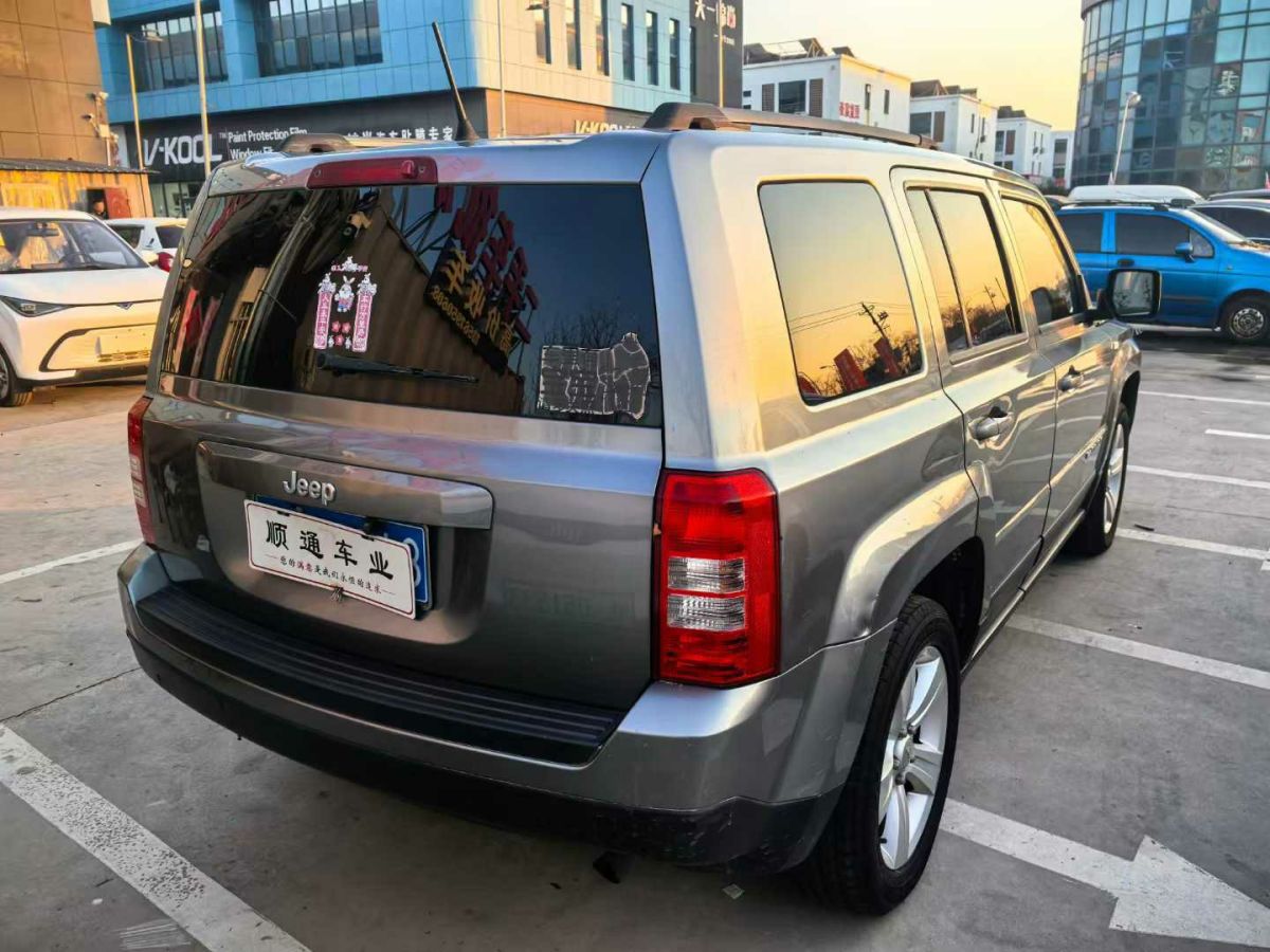 Jeep 自由客  2012款 2.4 豪華版圖片