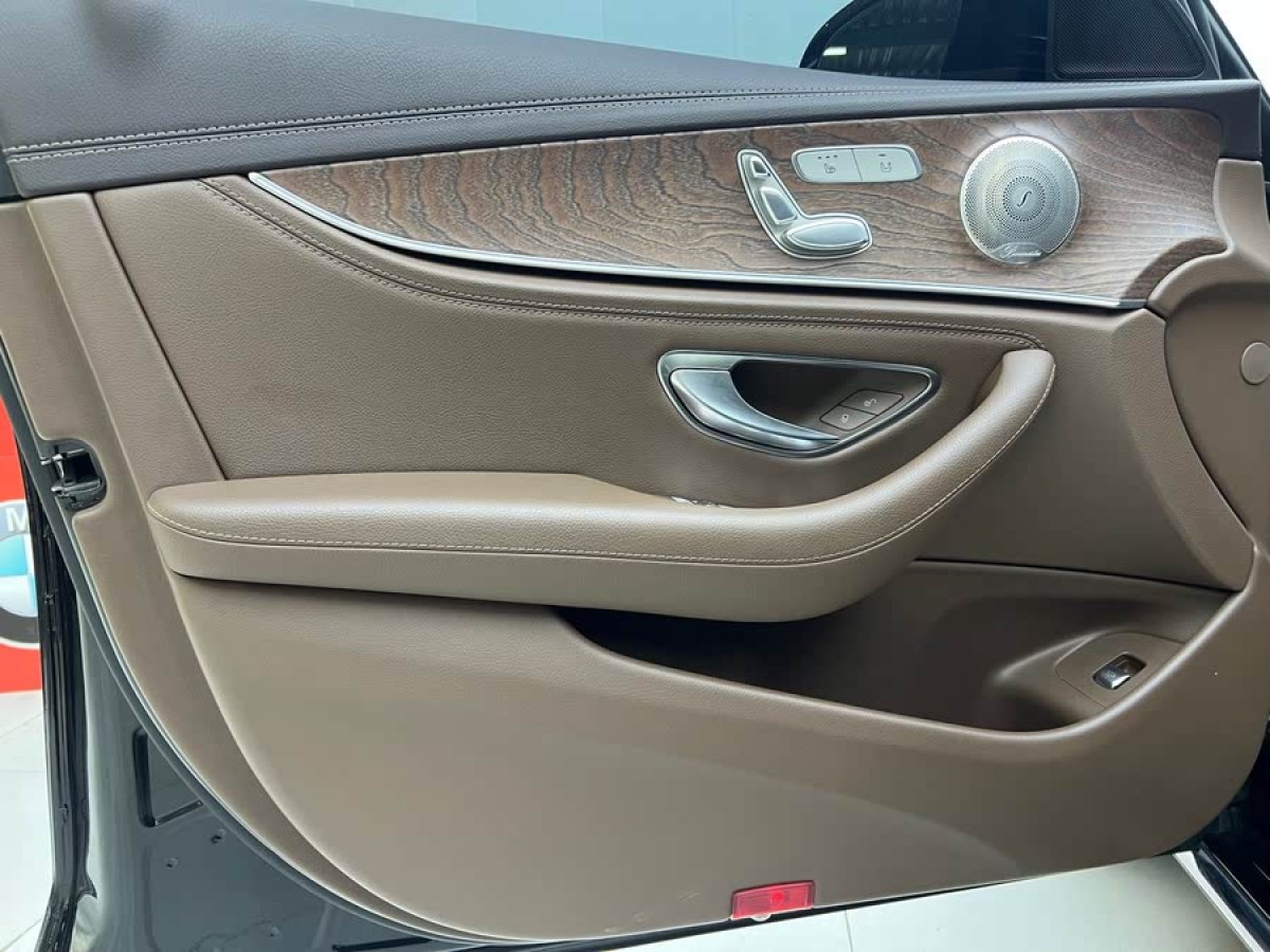 奔馳 奔馳E級(jí)  2022款 改款 E 300 L 豪華型圖片
