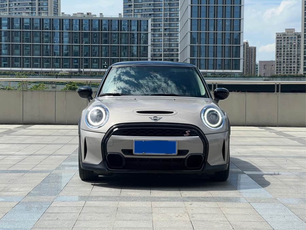 MINI MINI  2022款 改款 2.0T COOPER S 經(jīng)典派圖片
