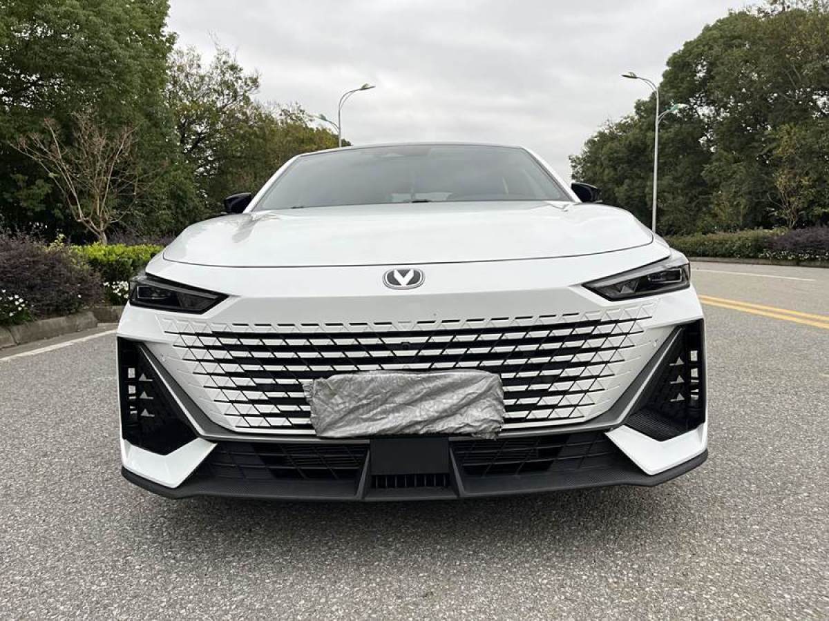 長(zhǎng)安 長(zhǎng)安UNI-V  2023款 1.5T 尊貴型圖片