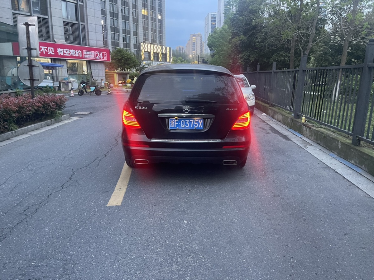 奔驰 奔驰R级  2014款 R 320 4MATIC 商务型图片