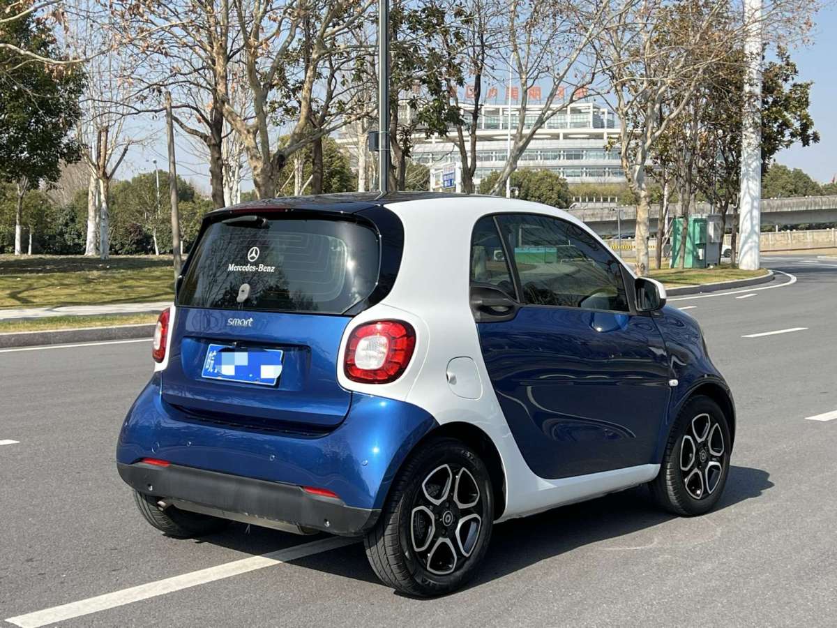 2017年09月smart fortwo  2017款 1.0L 52千瓦硬頂摯愛特別版