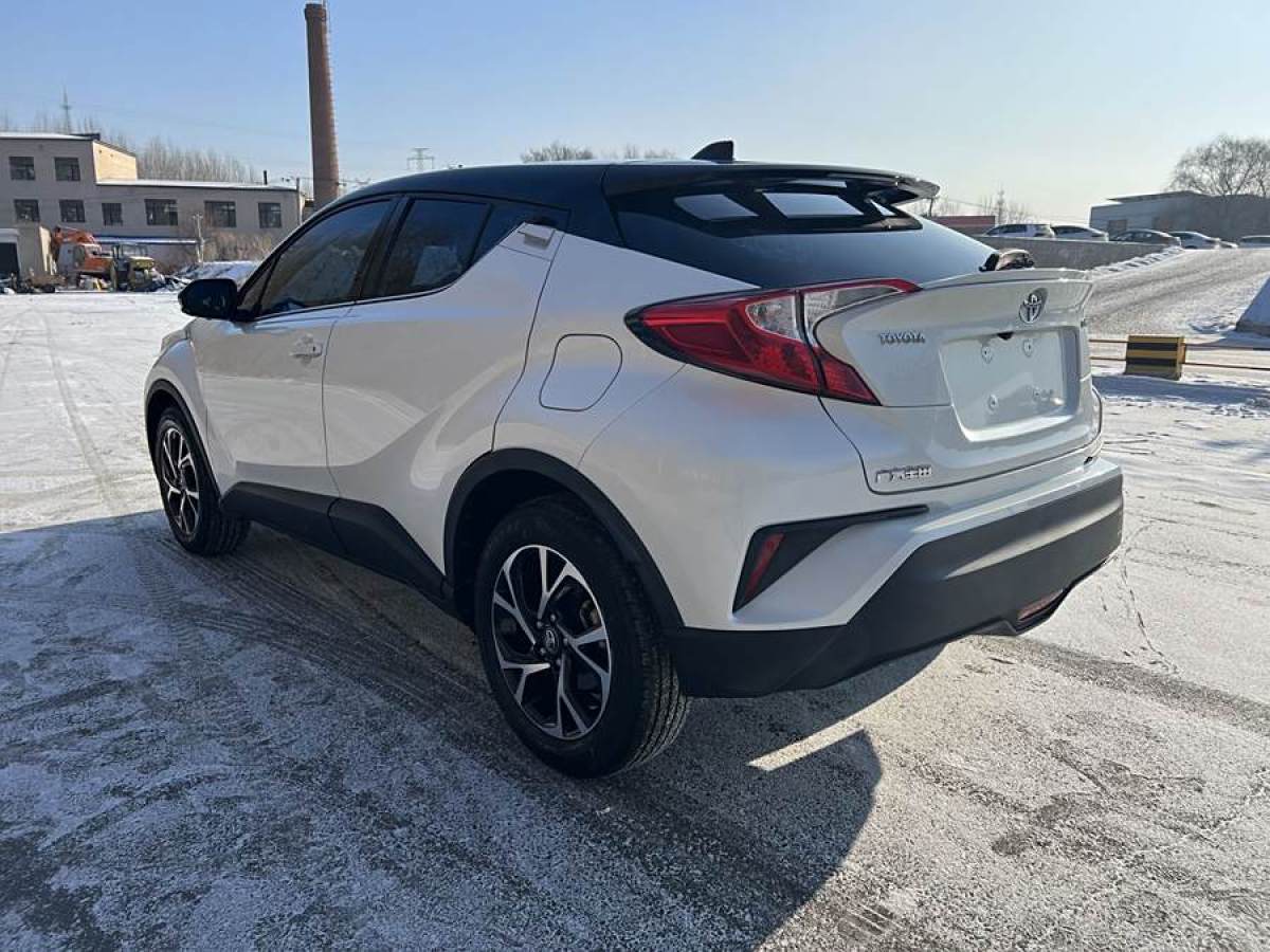 豐田 C-HR  2020款 2.0L 酷跑領(lǐng)先版圖片