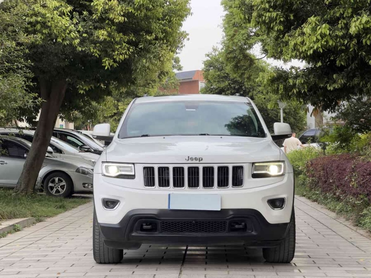 Jeep 大切諾基  2015款 3.6L 精英導(dǎo)航版圖片