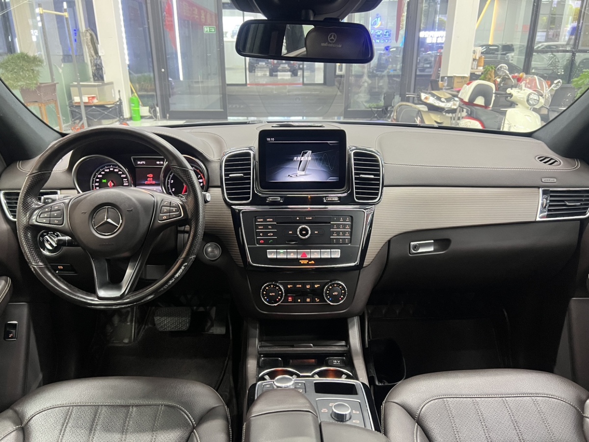 奔驰 奔驰GLE  2019款 GLE 320 4MATIC 动感型臻藏版图片