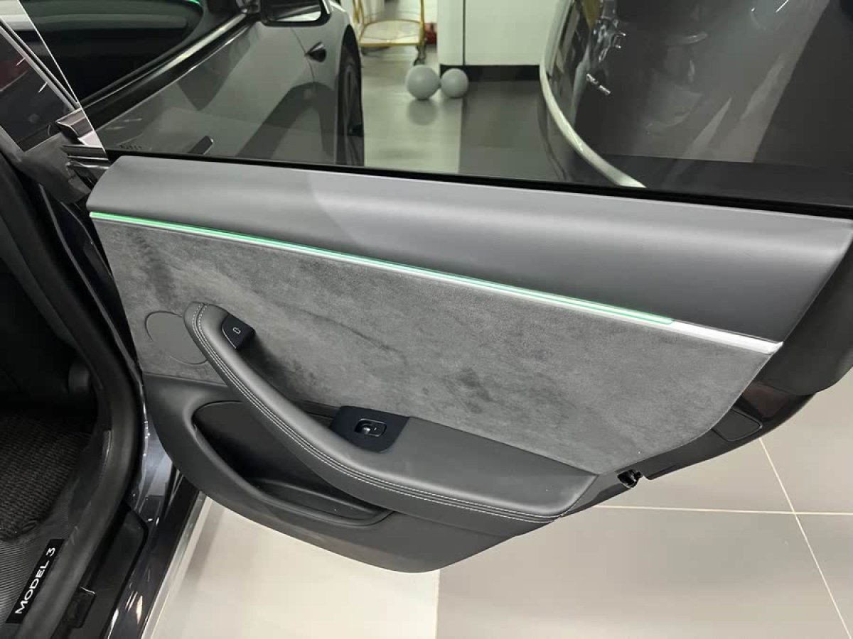 特斯拉 Model Y  2023款 長續(xù)航全輪驅(qū)動(dòng)版圖片