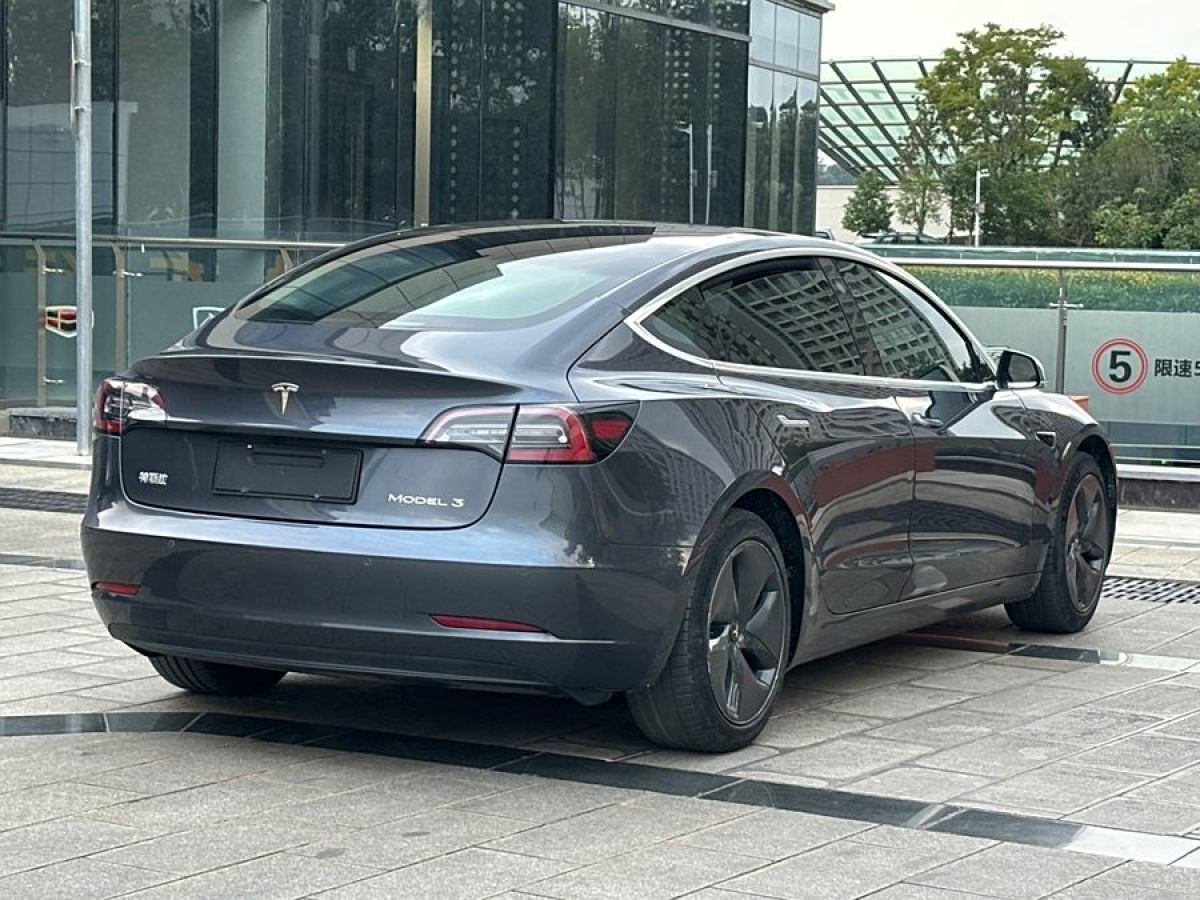 特斯拉 Model 3  2020款 改款 標(biāo)準(zhǔn)續(xù)航后驅(qū)升級版圖片