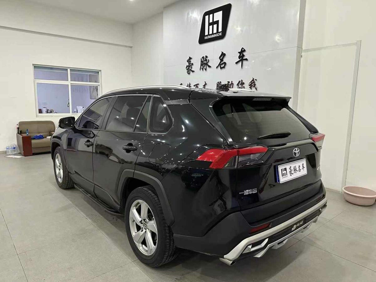 2021年1月豐田 RAV4榮放  2021款 2.0L CVT四驅(qū)風(fēng)尚PLUS版