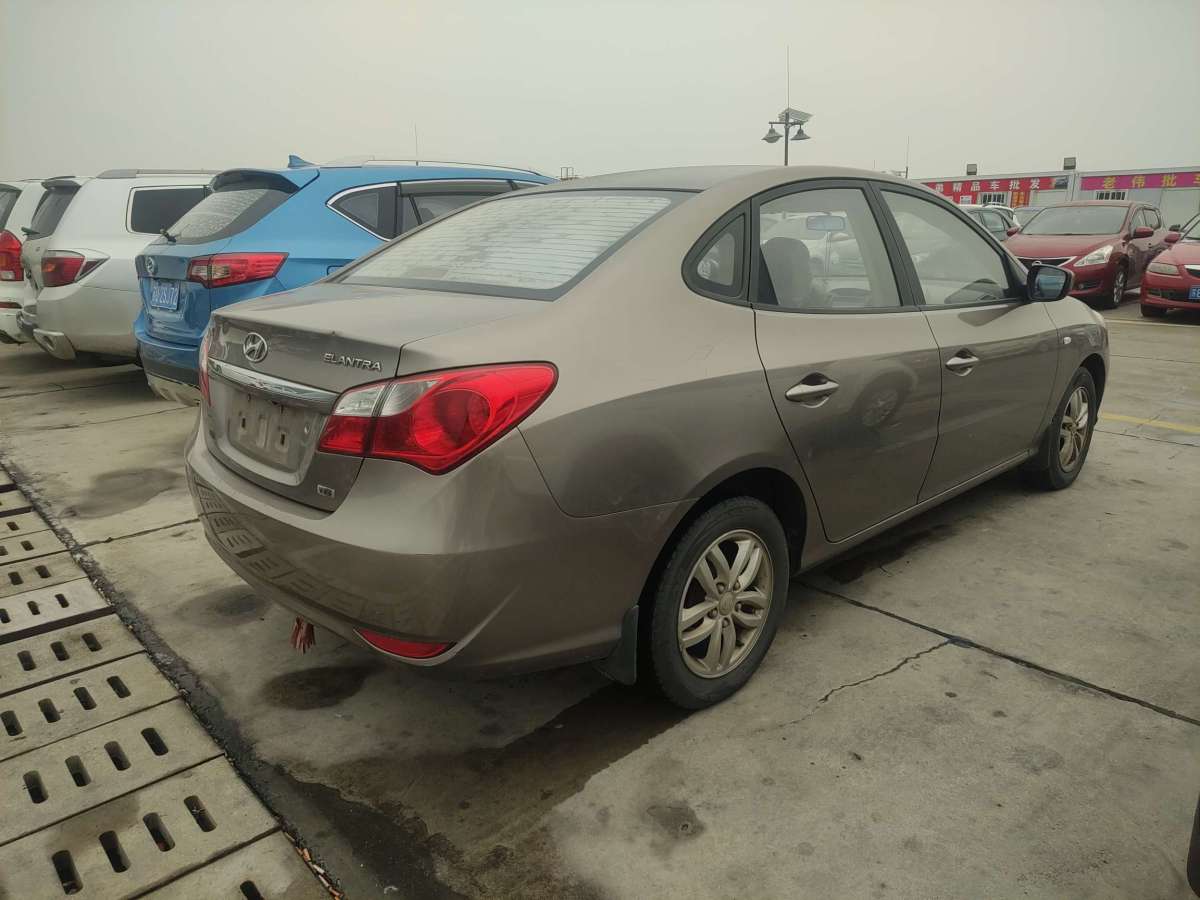 現(xiàn)代 悅動  2011款 1.6L 手動舒適型圖片