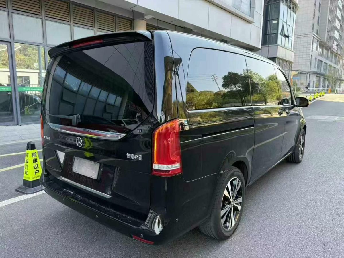 奔馳 奔馳A級  2019款  A 220 L 4MATIC 運(yùn)動轎車圖片