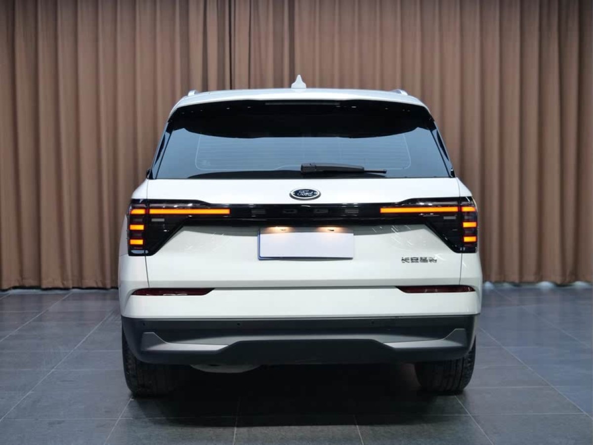福特 銳界  2023款 銳界L 2.0T EcoBoost 兩驅(qū)七座豪華型圖片