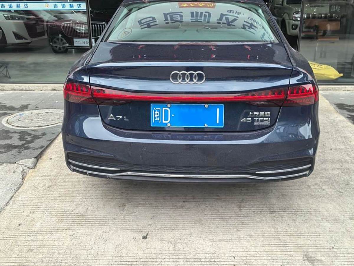 奧迪 奧迪A7L  2024款 45TFSI quattro S-line 見遠(yuǎn)型 流晶套裝圖片