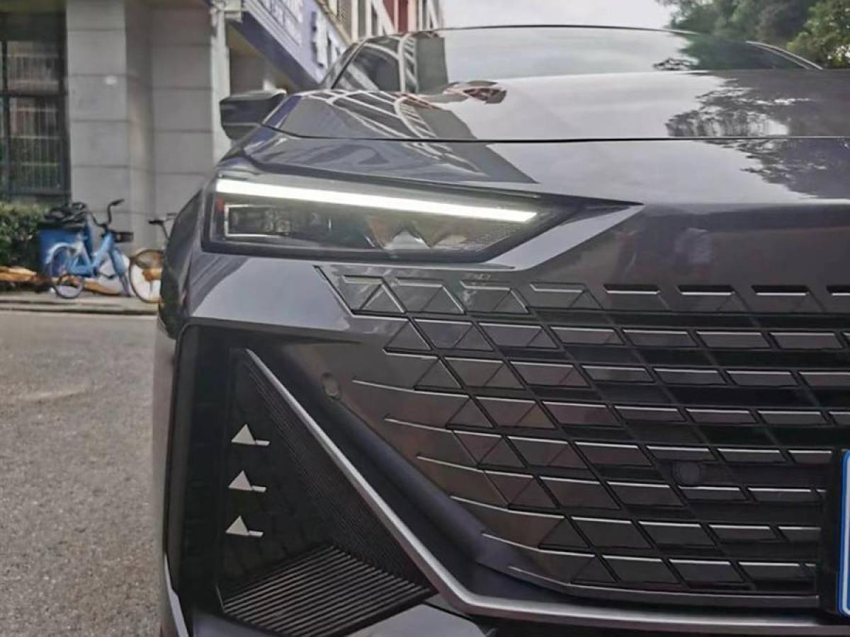 長(zhǎng)安 長(zhǎng)安UNI-V  2022款 1.5T 尊貴型圖片