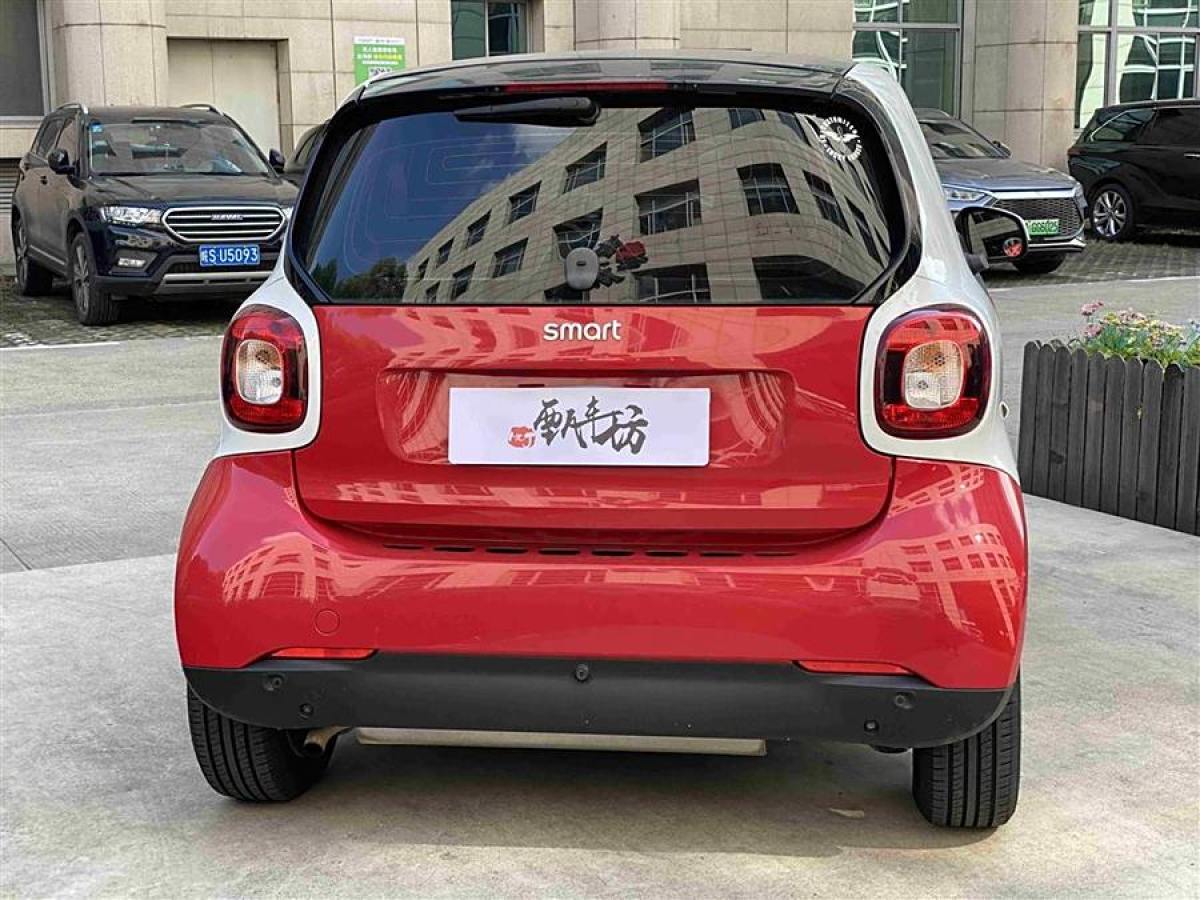 2016年7月smart fortwo  2016款 0.9T 66千瓦硬頂先鋒版