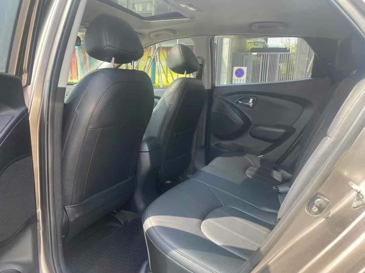 現(xiàn)代 ix35  2012款 2.0 GLS 兩驅(qū)精英天窗型圖片