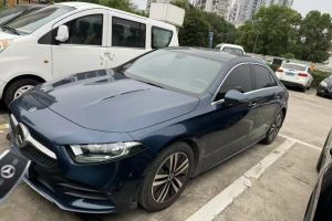 奔驰A级 奔驰  A 220 L 4MATIC 运动轿车