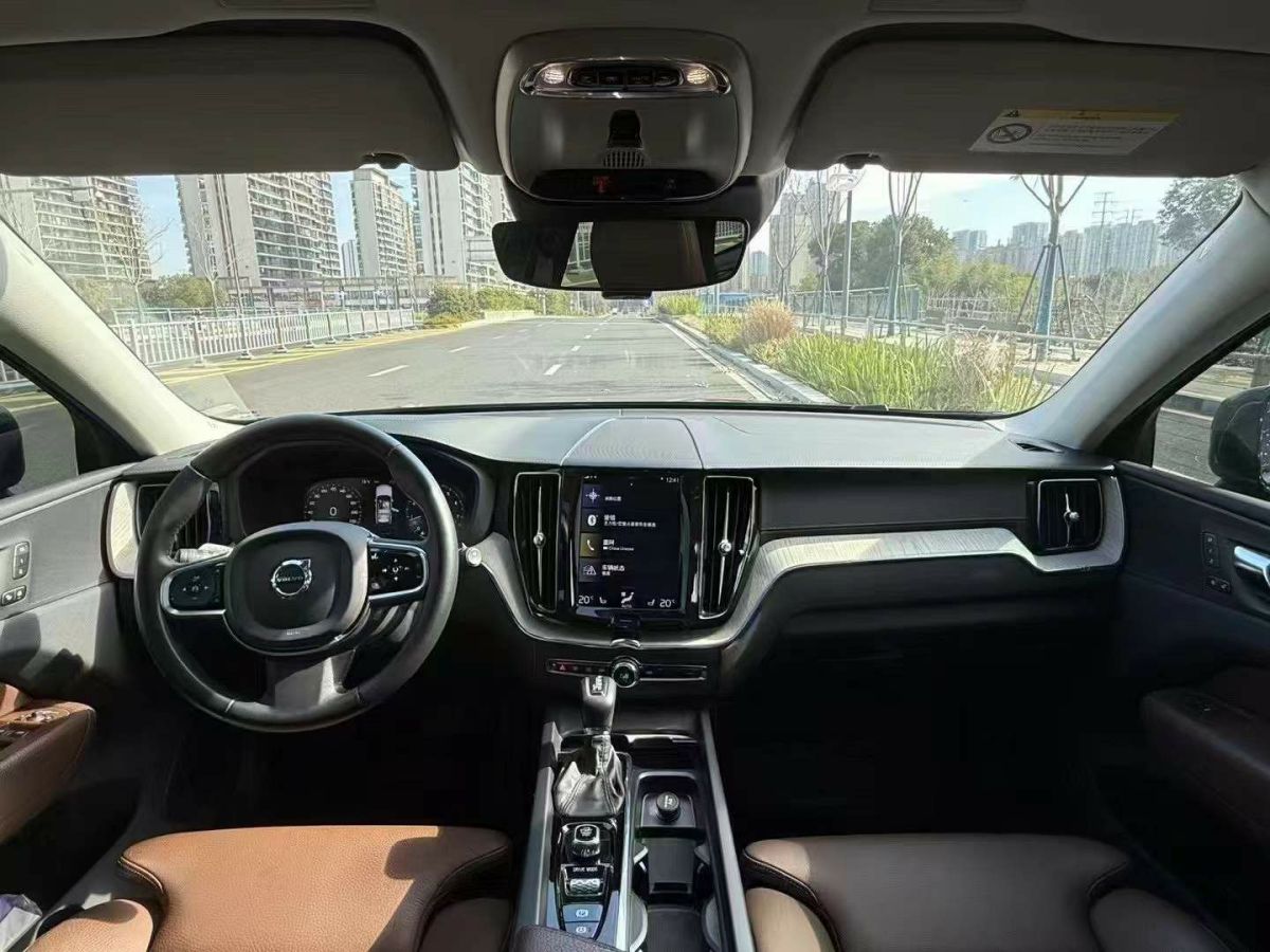 沃爾沃 XC60  2020款 T4 智行豪華版圖片