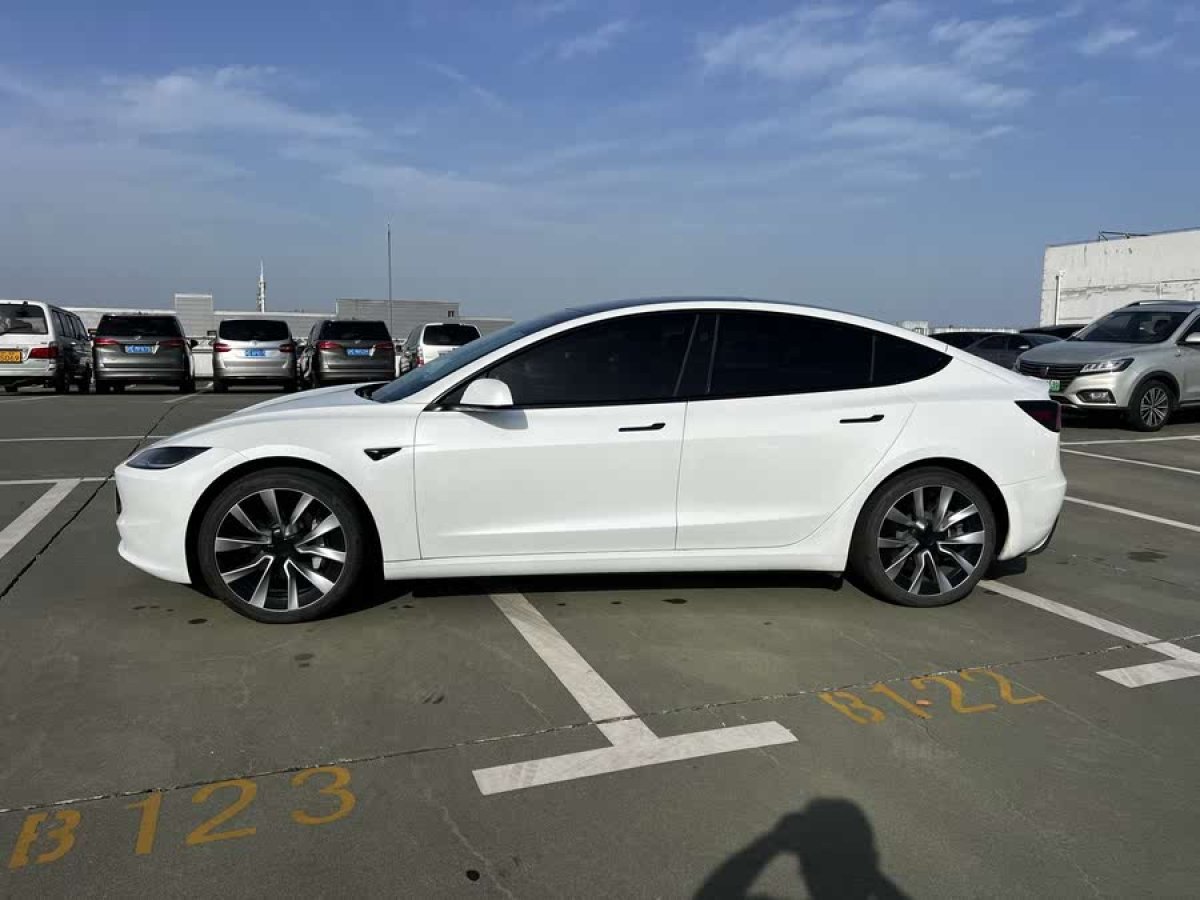 特斯拉 Model 3  2023款 煥新版 后輪驅(qū)動(dòng)圖片