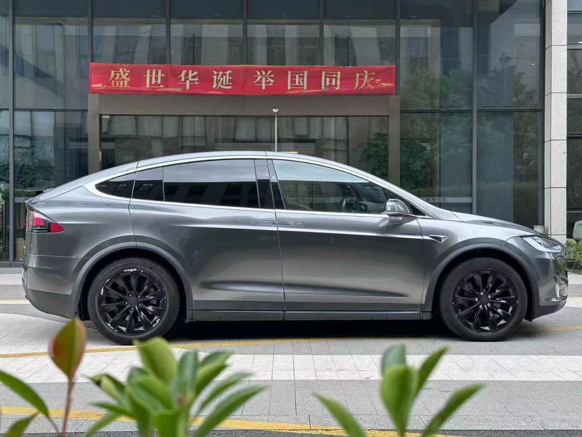 特斯拉 Model S  2017款 Model S 75D 標(biāo)準(zhǔn)續(xù)航版圖片