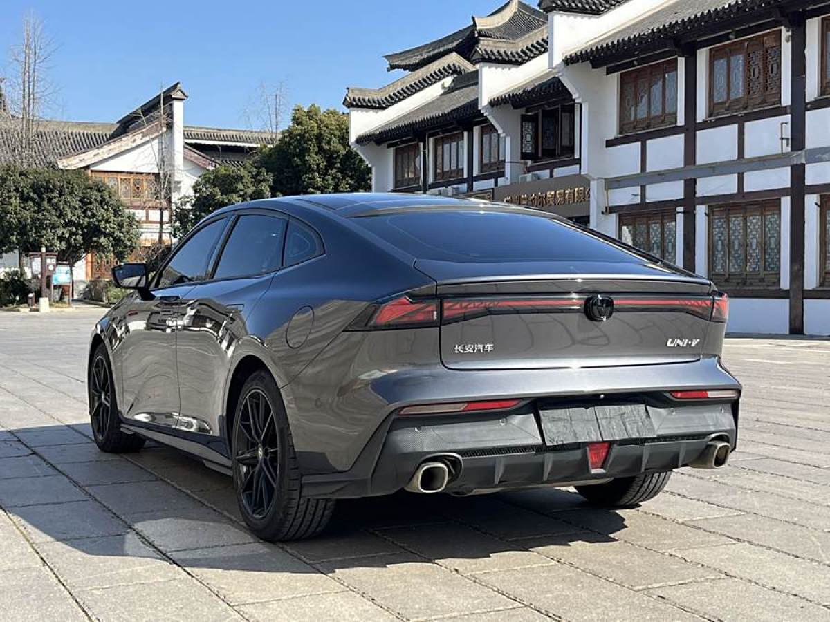 長(zhǎng)安 長(zhǎng)安UNI-V  2022款 1.5T 尊貴型圖片