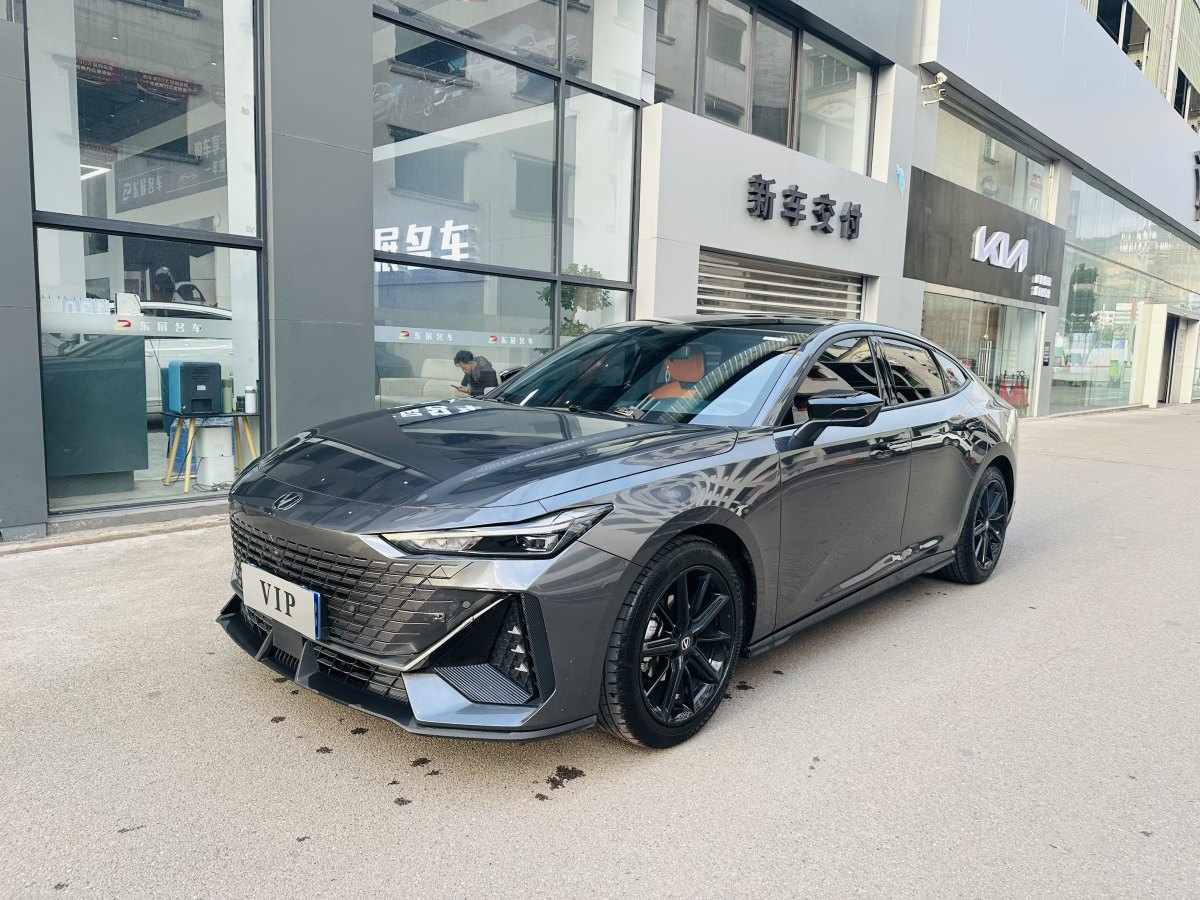 長(zhǎng)安 長(zhǎng)安UNI-V  2022款 1.5T 尊貴型圖片