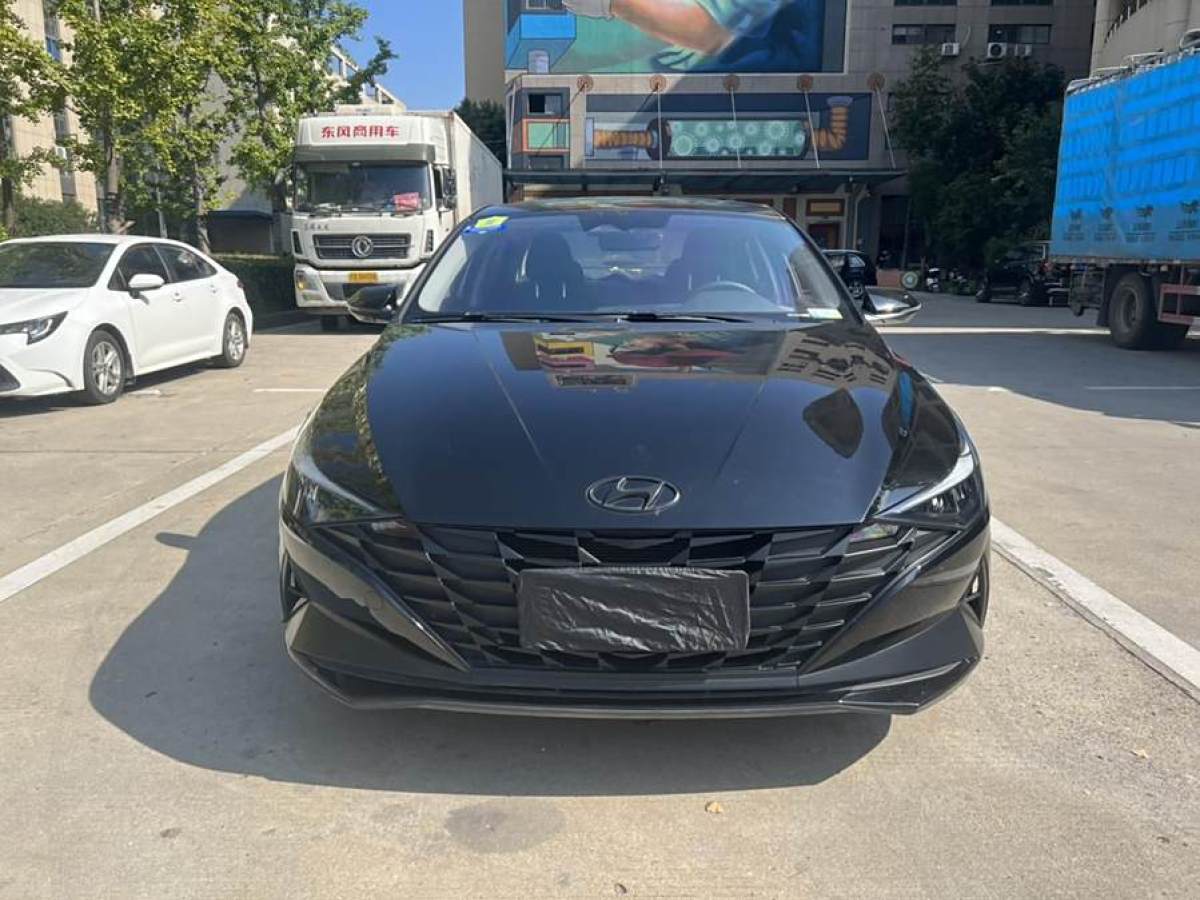 現(xiàn)代 伊蘭特  2022款 1.5L CVT LUX黑騎士限量版圖片