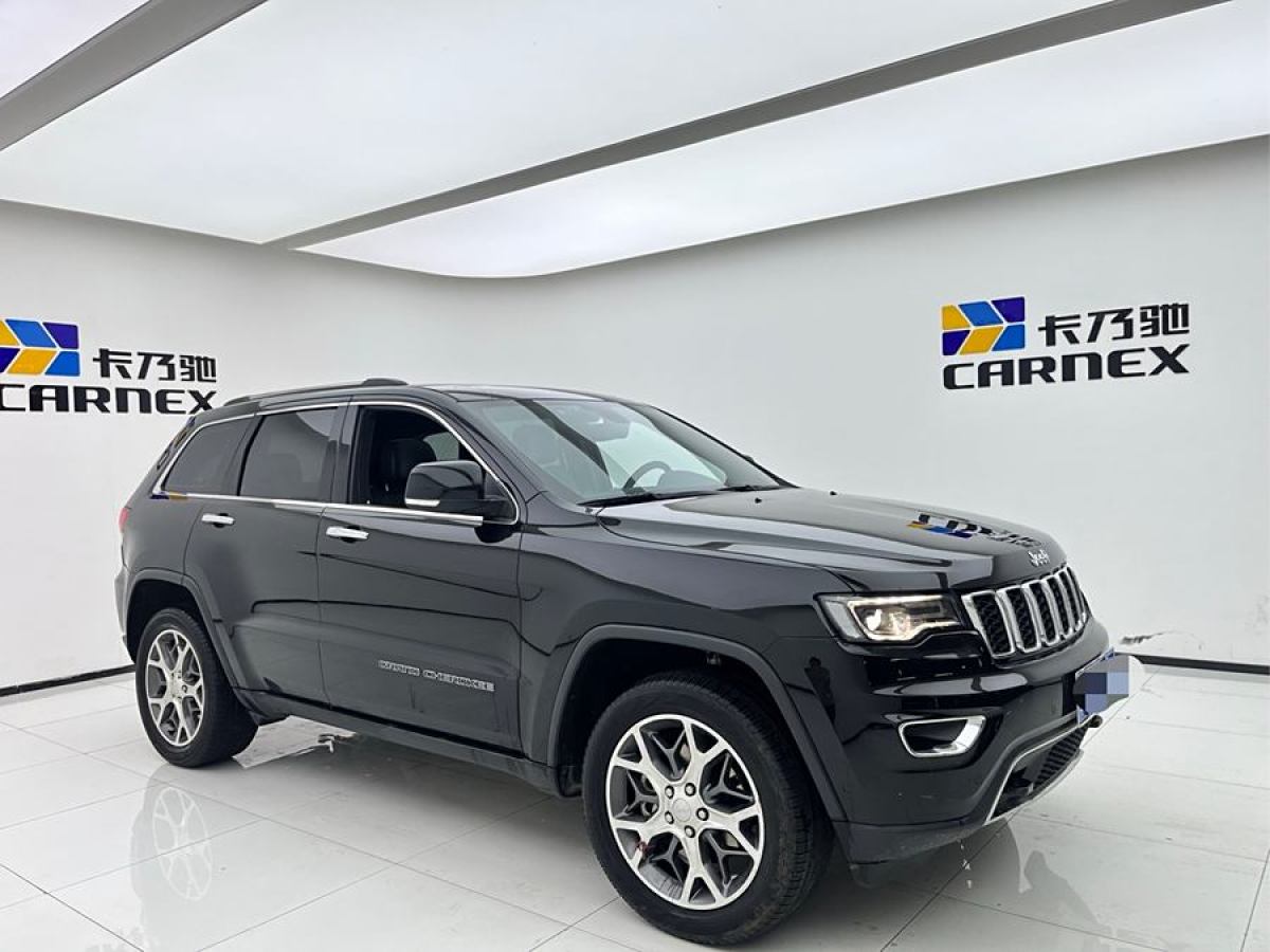 Jeep 大切諾基  2020款 3.0L 精英導(dǎo)航版圖片