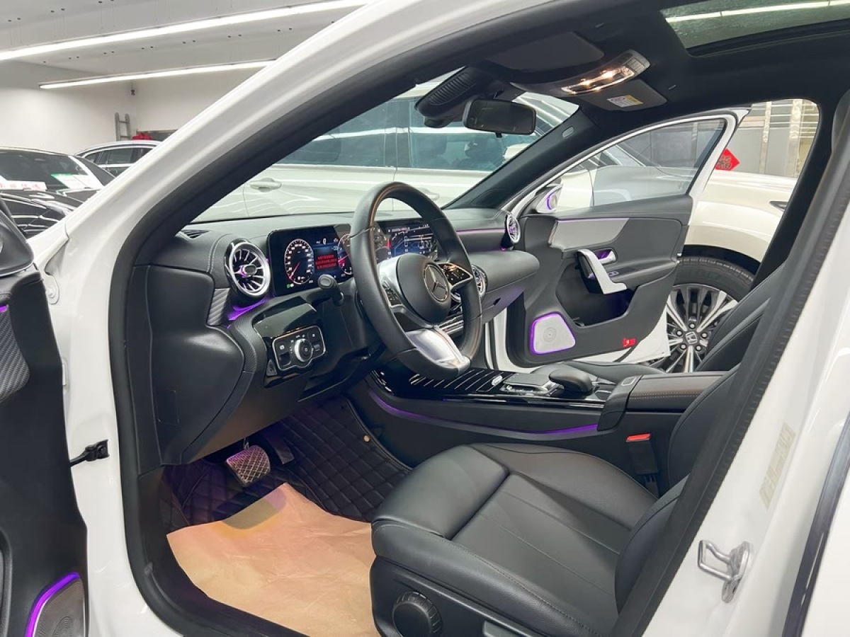 奔馳 奔馳A級(jí)  2023款 A 200 L 動(dòng)感型圖片