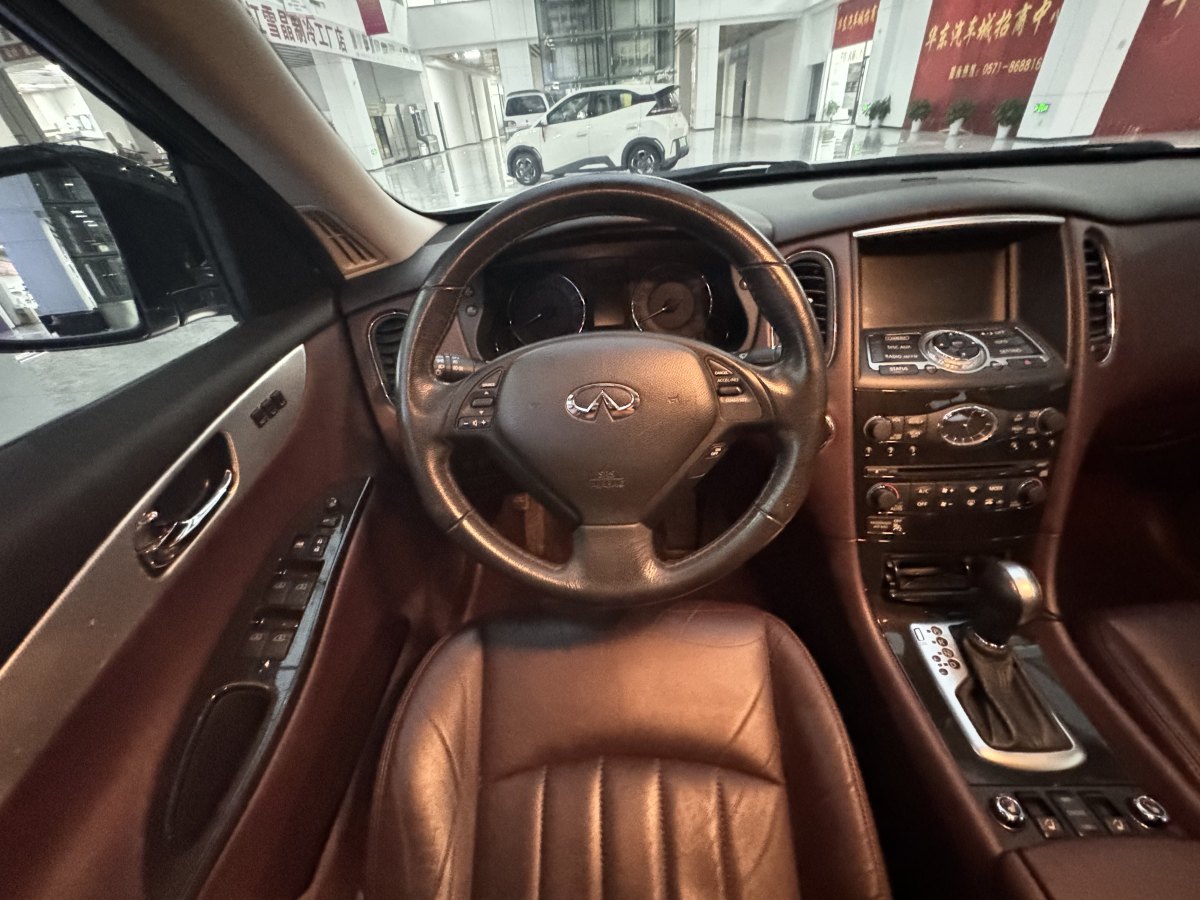 英菲尼迪 QX50  2013款 2.5L 兩驅(qū)優(yōu)雅版圖片