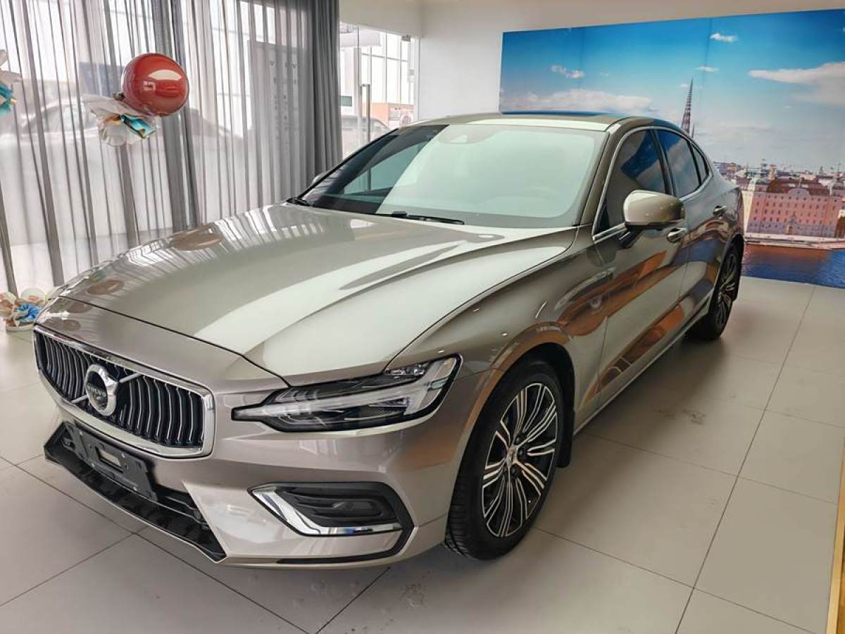 2021年4月沃爾沃 S60L  2021款 T4 智遠(yuǎn)豪華版