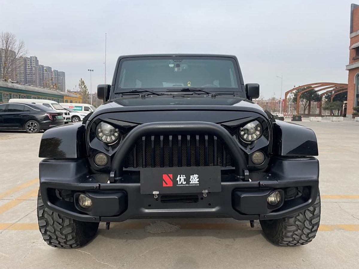 Jeep 牧馬人  2015款 3.0L Sahara 四門版圖片