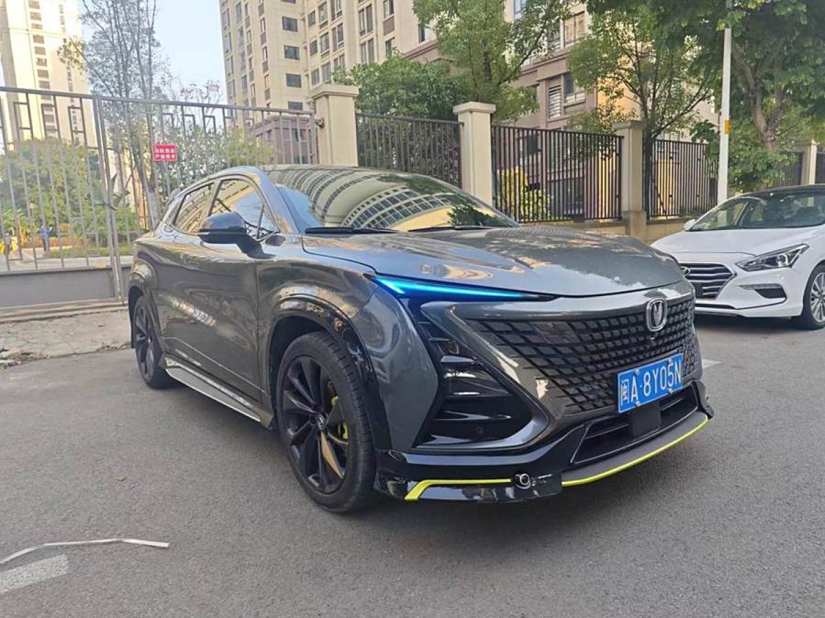 長(zhǎng)安 UNI-T  2022款 1.5T 運(yùn)動(dòng)版 尊貴型圖片