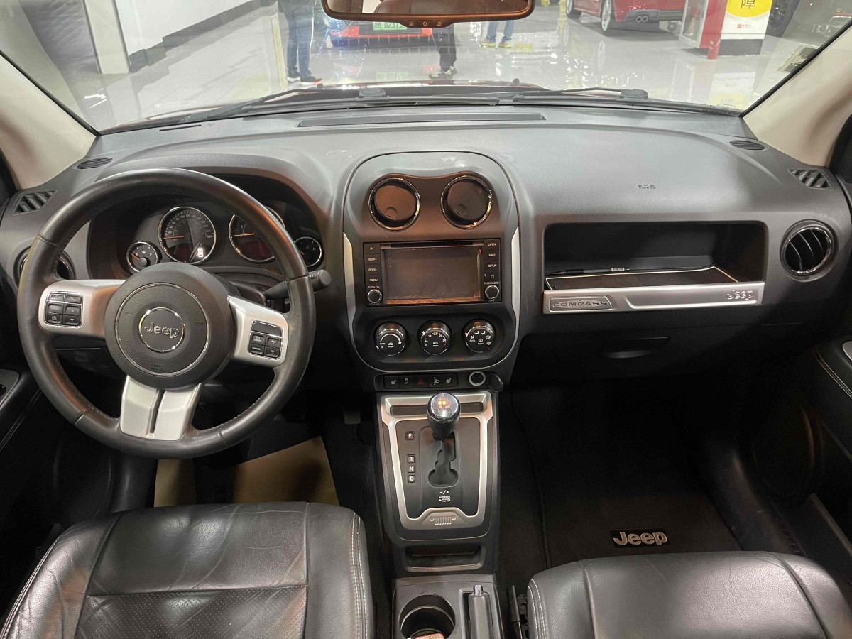 2015年3月Jeep 指南者  2014款 2.0L 两驱豪华版