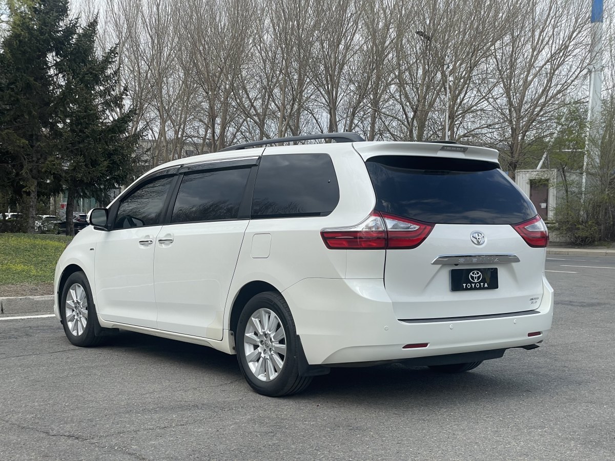 豐田 塞納  2017款 3.5 Limited 四驅(qū)7座 美規(guī)版圖片