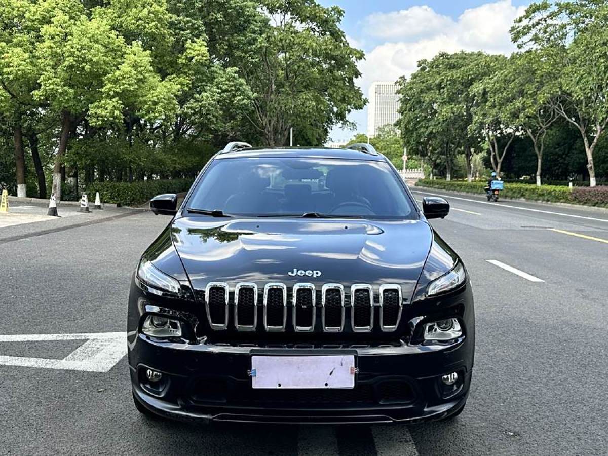 Jeep 自由光  2016款 2.0L 優(yōu)越版圖片