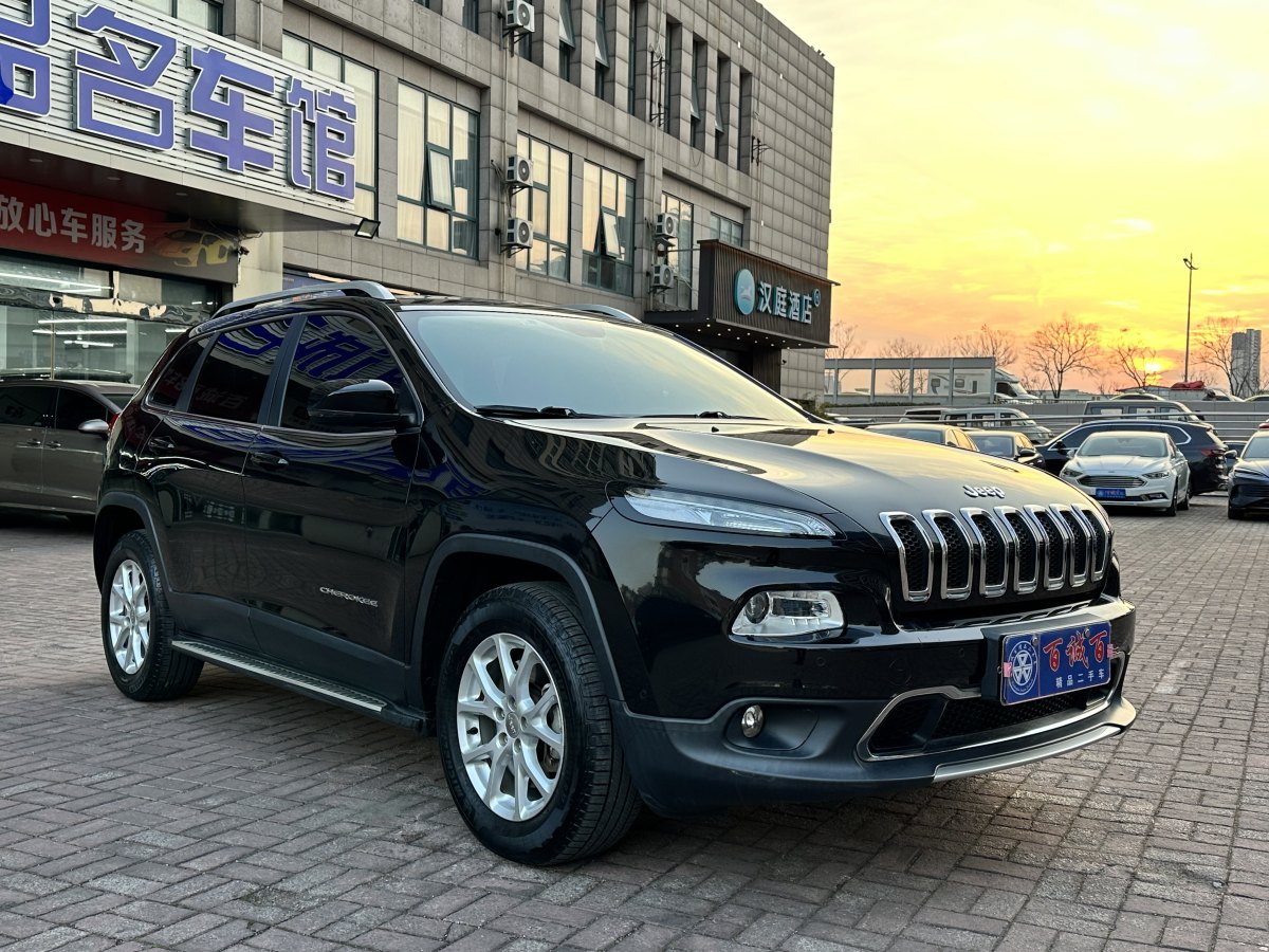 Jeep 自由光  2016款 2.4L 專業(yè)版圖片