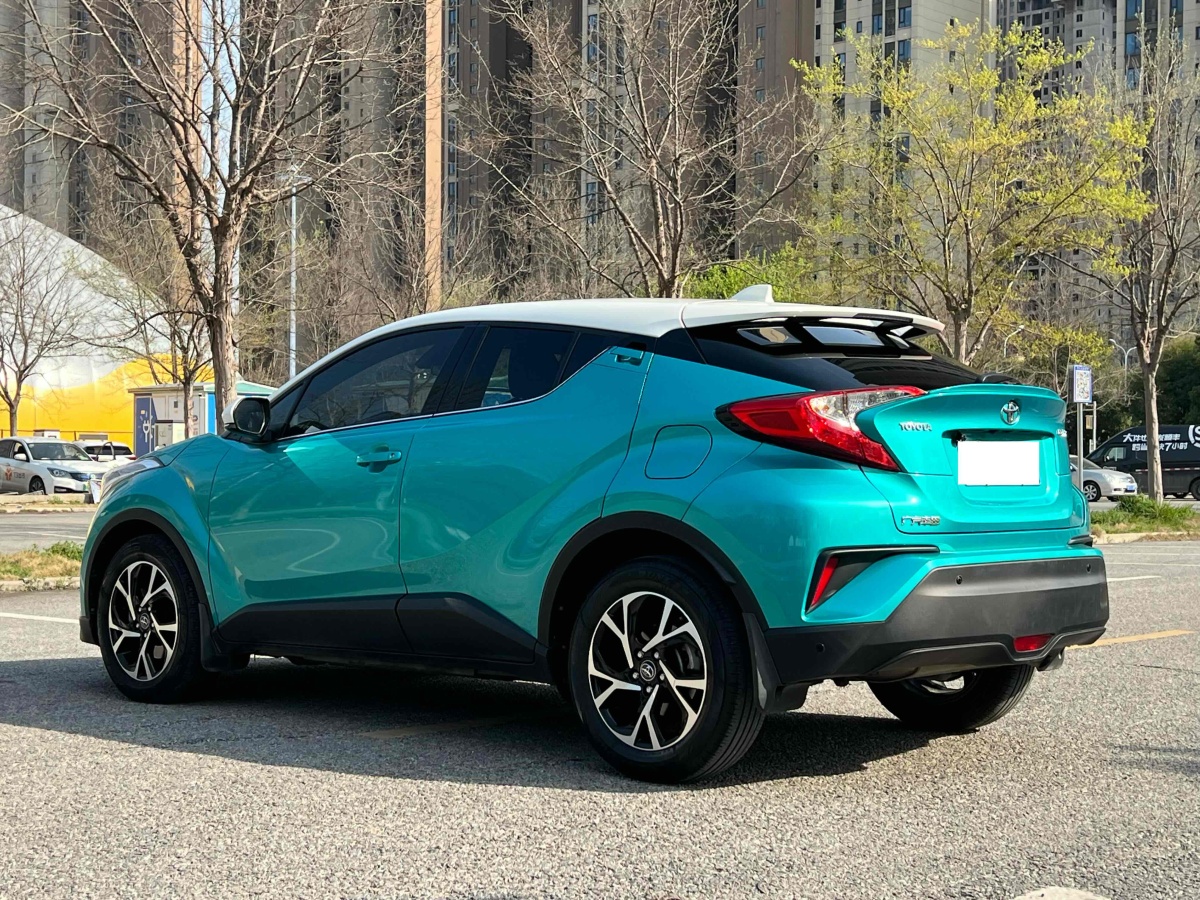 2019年4月豐田 C-HR  2018款 2.0L 領(lǐng)先天窗版 國(guó)V