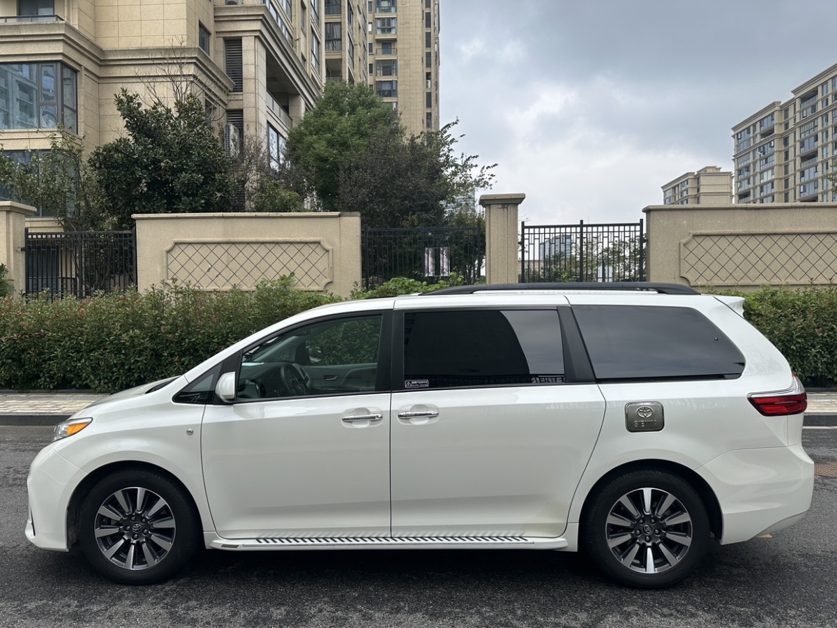 豐田 Sienna 2019款 塞納 3.5L 兩驅(qū) XLE真皮 7座(墨版)圖片