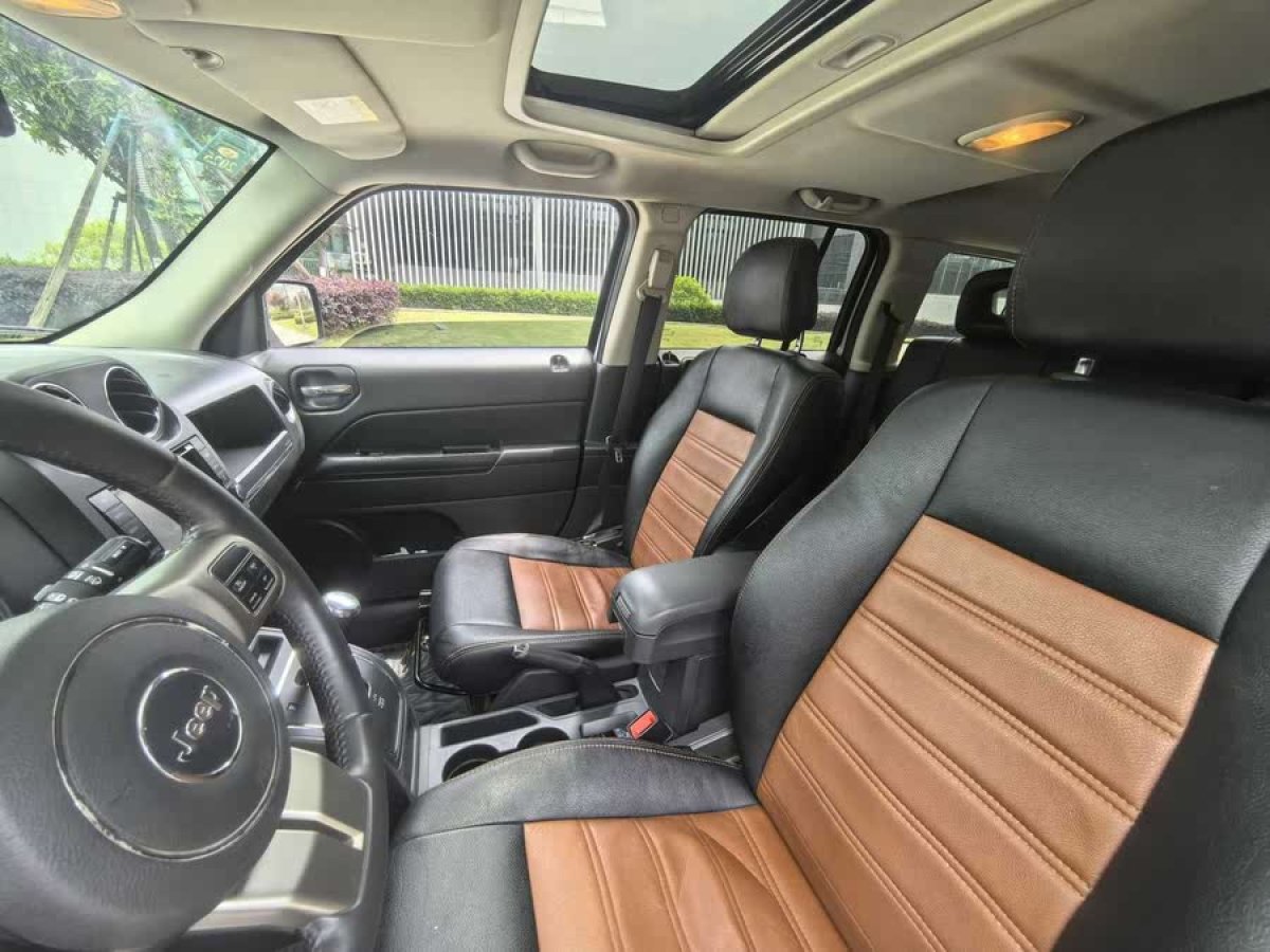 Jeep 自由客  2015款 2.4L 運(yùn)動版圖片