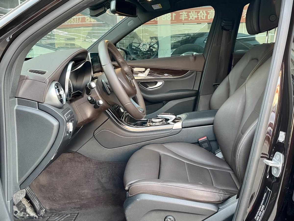 2019年8月奔驰 奔驰GLC  2019款 改款 GLC 260 L 4MATIC 豪华型