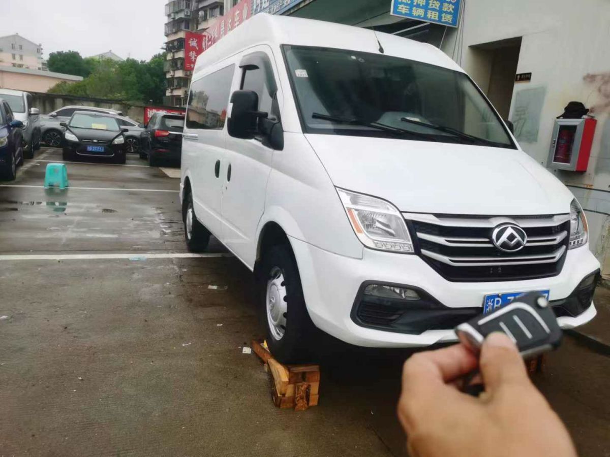 2019年1月上汽大通 V80  2019款 EV80純電動(dòng)客車加長(zhǎng)軸中頂10-14座53kWh