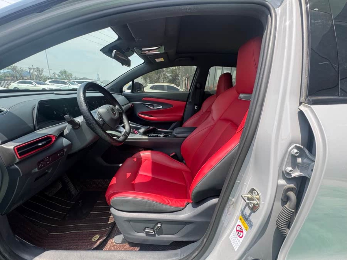 長(zhǎng)安 UNI-T  2020款 1.5T 尊貴型圖片