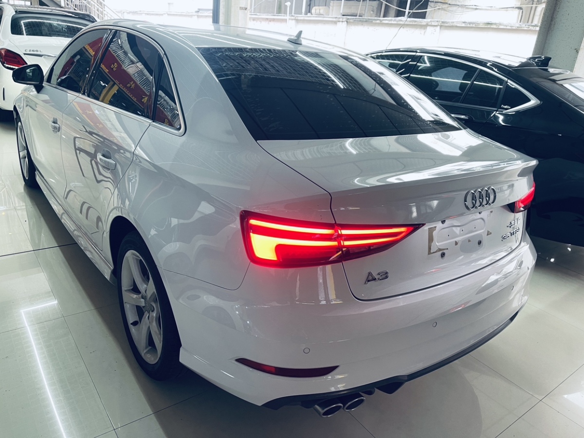 奧迪 奧迪A3  2018款 30周年年型 Sportback 35 TFSI 時(shí)尚型圖片