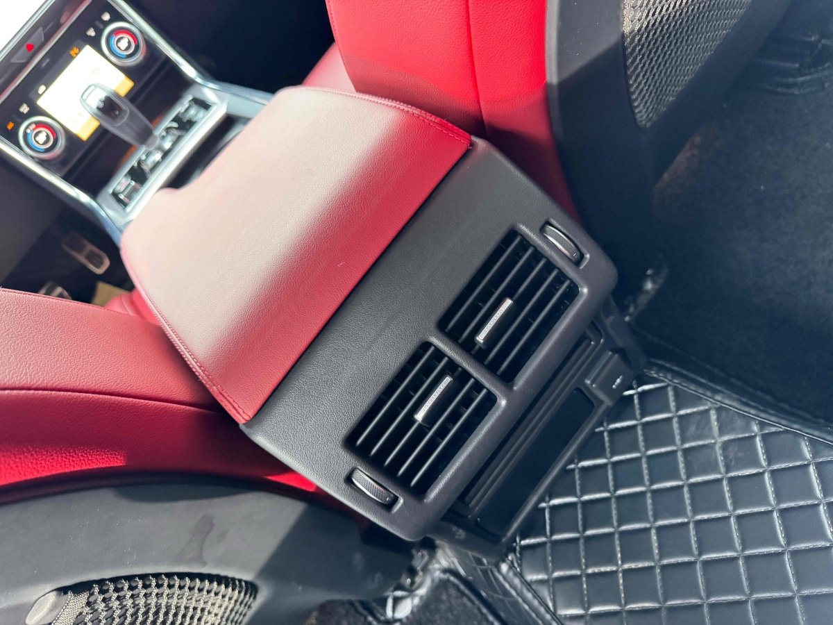 捷豹 XEL  2023款 2.0T 250PS R-DYNAMIC S進(jìn)取運(yùn)動(dòng)版圖片