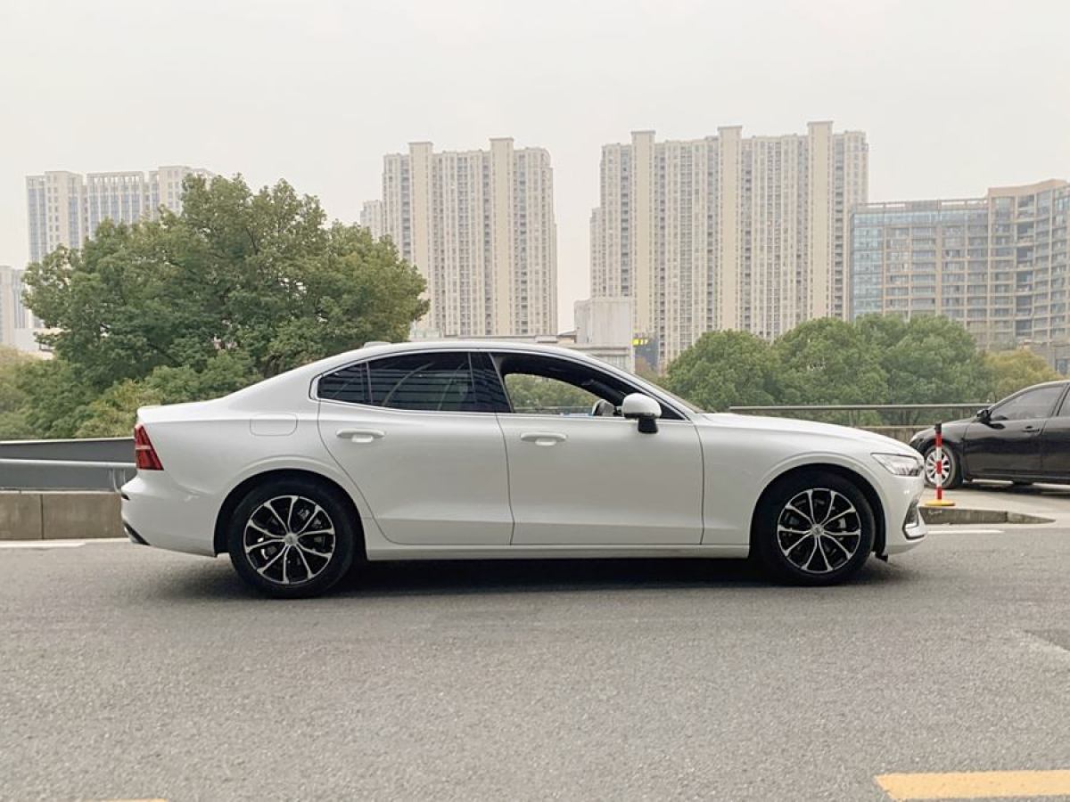 沃爾沃 S60L  2022款 B4 智逸豪華版圖片