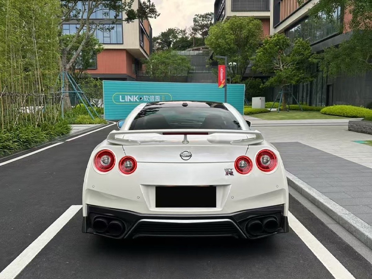 日產(chǎn) GT-R  2017款 3.8T 旗艦版圖片