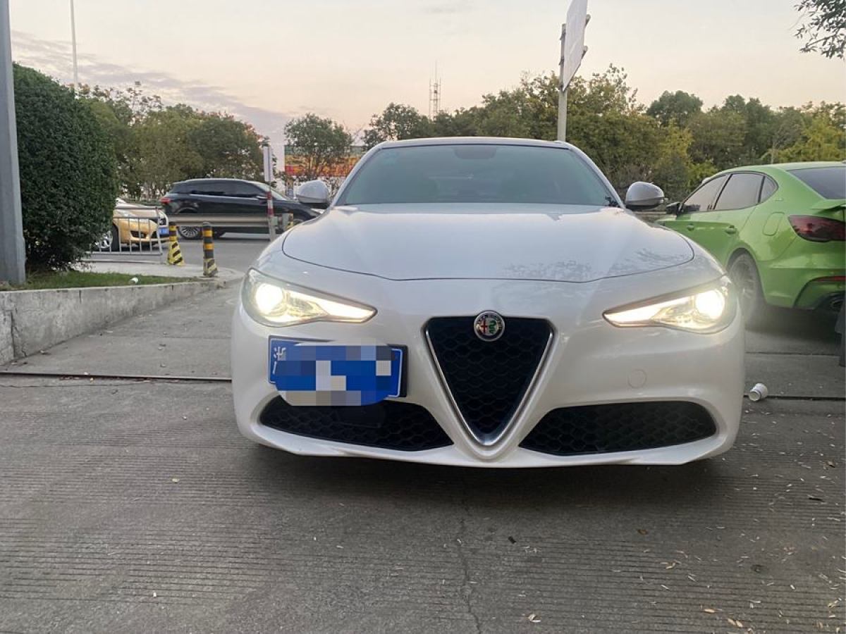 阿爾法·羅密歐 Giulia  2017款 2.0T 200HP 豪華版圖片