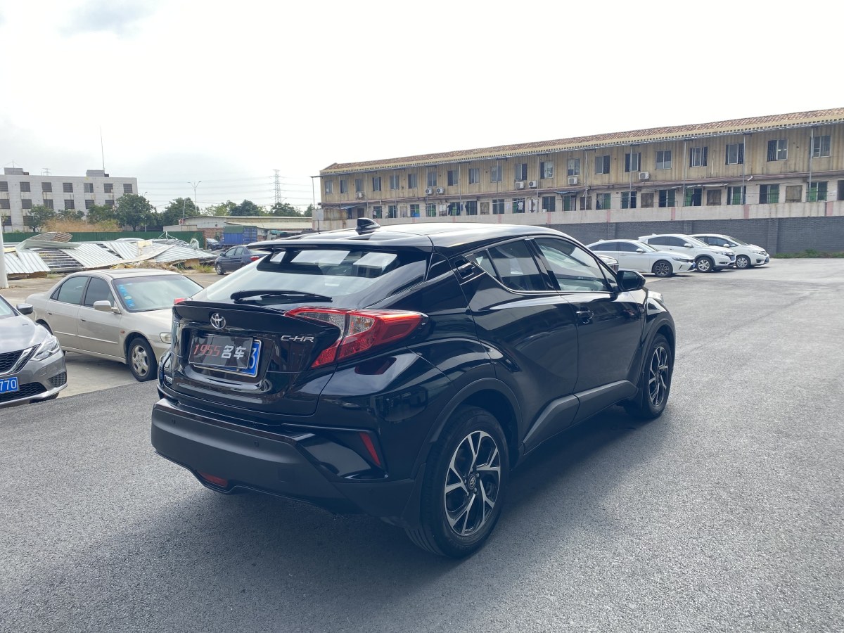 豐田 C-HR  2020款 2.0L 領(lǐng)先版圖片