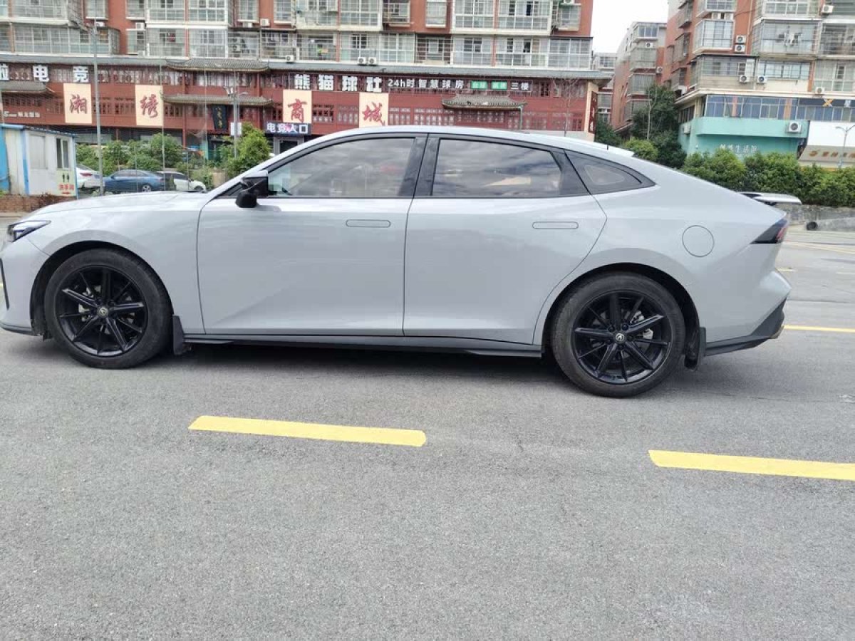 長安 長安UNI-V  2022款 1.5T 尊貴型圖片